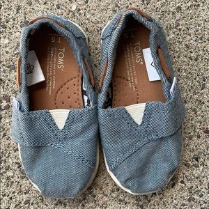 TOMS toddler denim shoes 5
